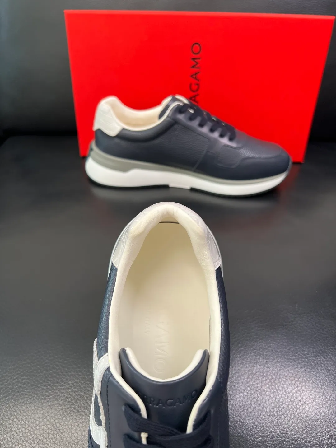 Men's shoes 💰840 Ferragamo High-quality top crafts Ferragamo counters sell original factory configuration at the same time, imported original cowhide from Italy, imported water-dyed cow lining, soles: original factory special original soles are super comfortable, original factory and single goods, welcome to compare at the same time at the counter, code number 38-44 (customized 45 46)